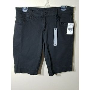 NWT Kut From the Kloth Natalie Bermudas, Size 6